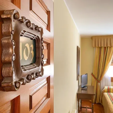 Hotel Rural Leones