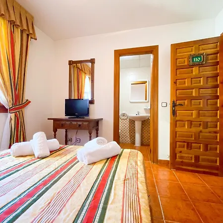 Hotel Rural Leones