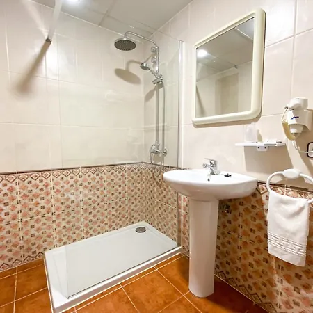 Rural Leones Hotel *