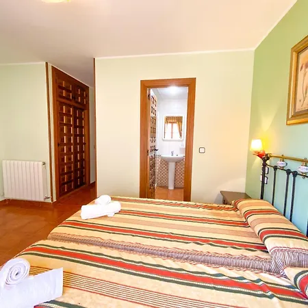 Hotel Leones