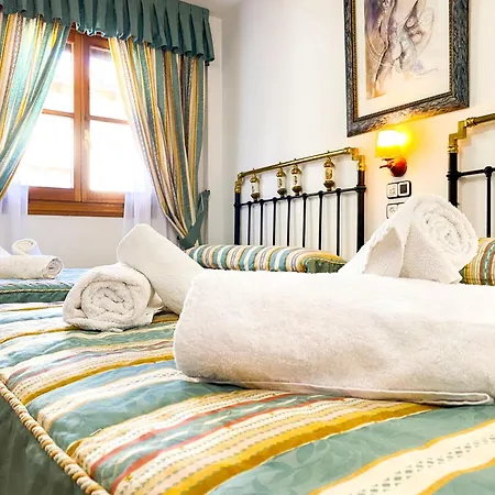 Hotel Leones