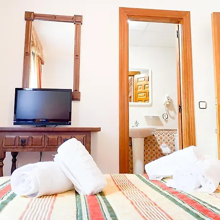 Hotel Leones