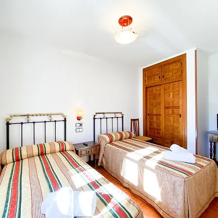Leones Hotel