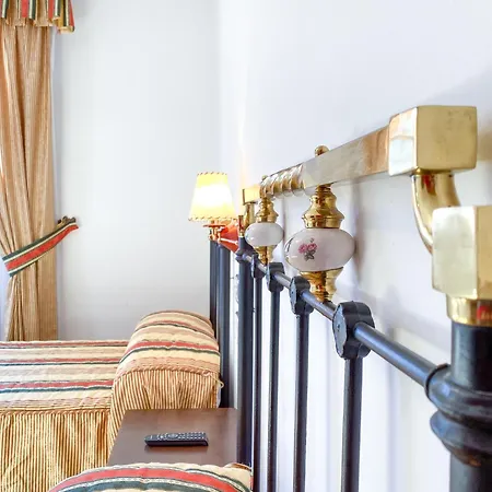 Hotel Leones *