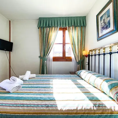 Hotel Leones *